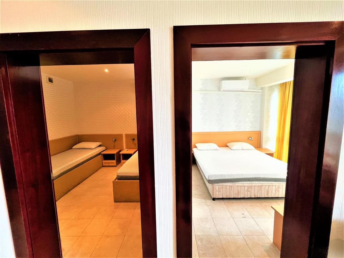 Miramar Front Self Catering Апартамент