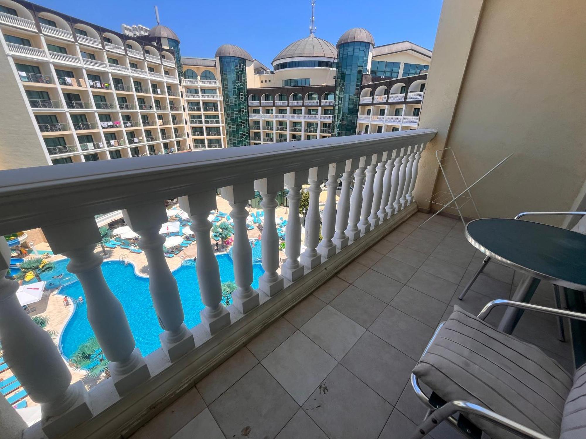 Miramar Front Self Catering Апартамент *