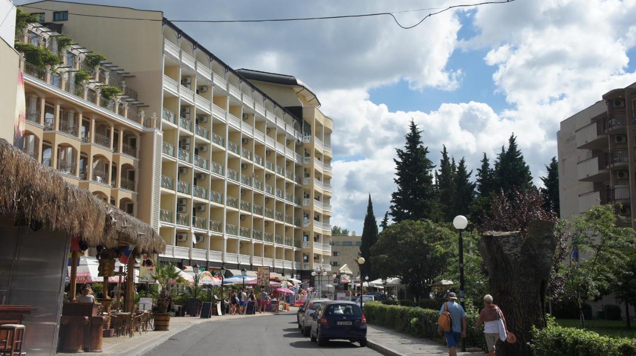 Miramar Front Self Catering Апартамент